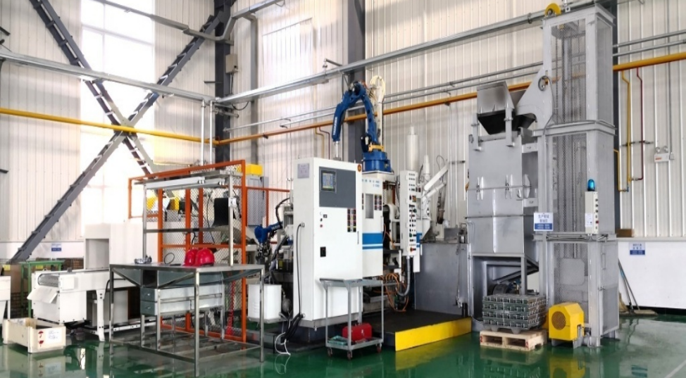 东芝 135T　&  安川 多轴机器人 MH24